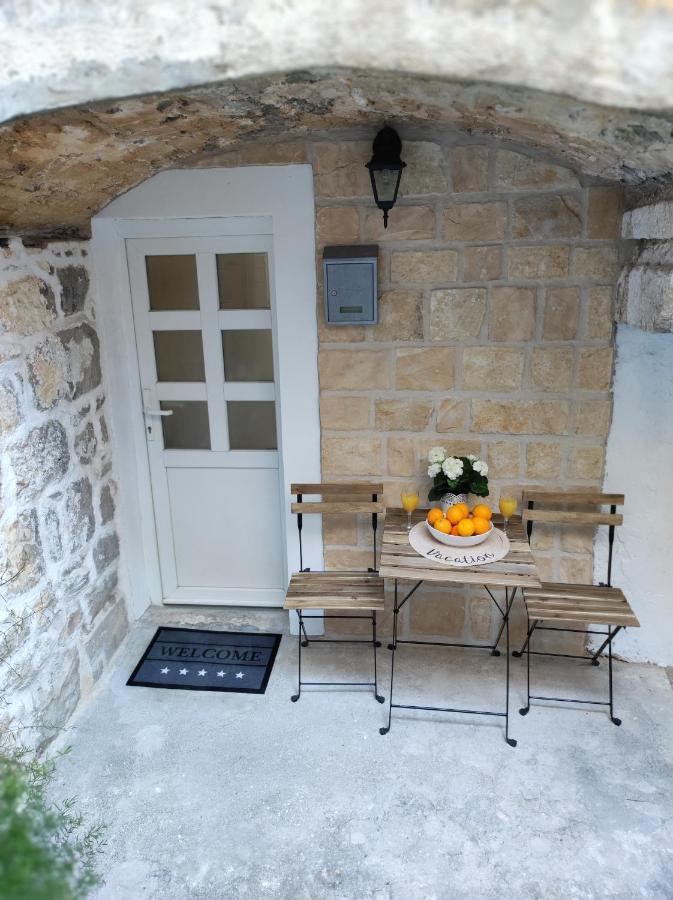 Апартаменти Stone House Lovric Каштела Екстер'єр фото